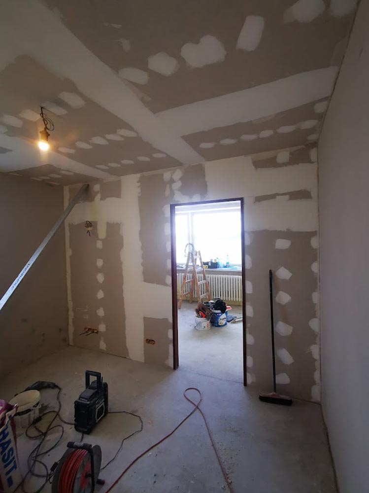 rekonstrukce a rozdělení pokoje v panelovém bytě Pardubice