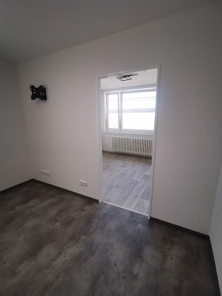 rekonstrukce a rozdělení pokoje v panelovém bytě Pardubice
